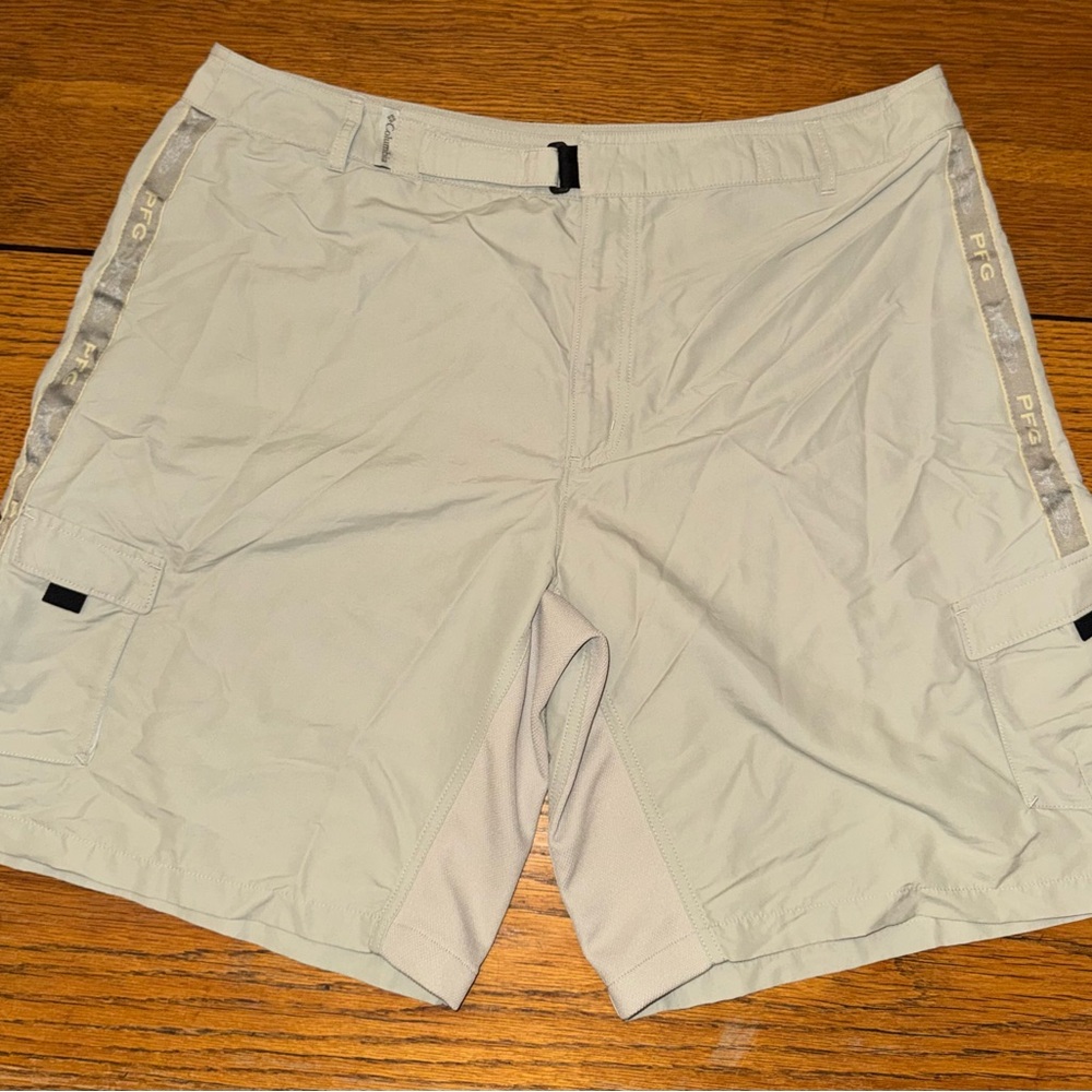 Columbia Men's Light Tan Cargo Fishing Camping Hiking Shorts